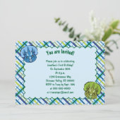 トリケラトプブルーと緑のかわいい恐竜誕生日 招待状 (スタンド正面)