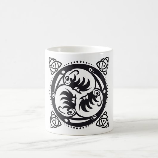 トリスケオンケルト結び目模様マンダラデザインブラック コーヒーマグカップ (中央)