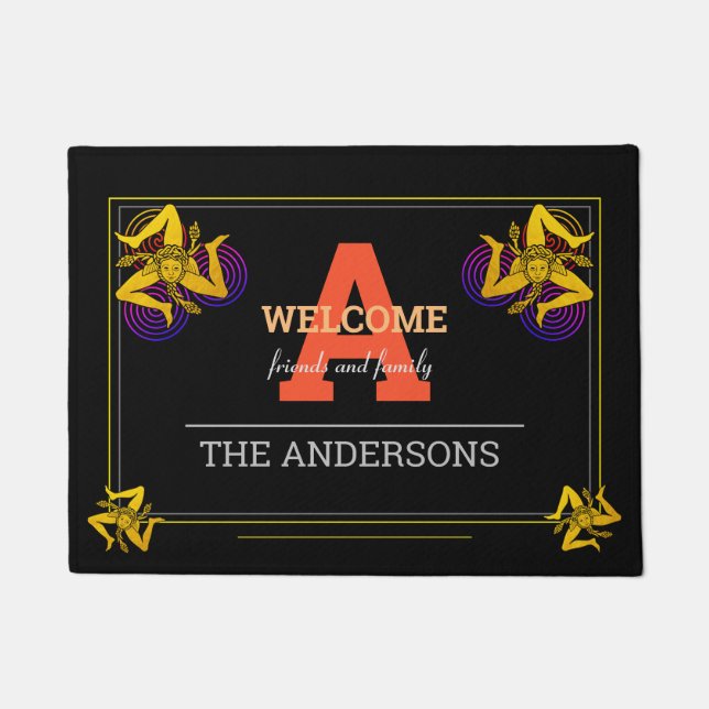 トリスケリオンブラック/レッドモノグラムのファミリーヴィンテージ ドアマット (正面)
