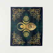 トリスケレとトリプル女神 – 金ゴールドとグリーンテープ タペストリー (正面)