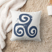 トリスケレアイリッシュまたはブレトンケルトのシンボル クッション (ブランケット)