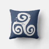 トリスケレアイリッシュまたはブレトンケルトのシンボル クッション (裏面)