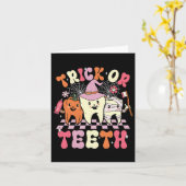 トリックおもしろいまたは歯ハロウィーン歯科衛生士または カード (黄色い花)