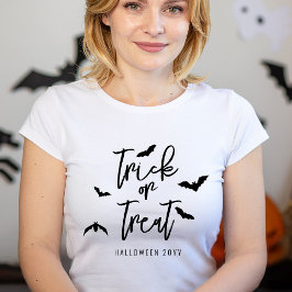 トリックまたはトリートこうもりタイポグラフィハロウィーン年 Tシャツ