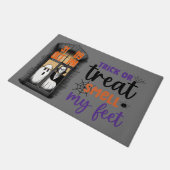 トリックまたはトリートオイ私の足ハロウィーン ドアマット (アングル)