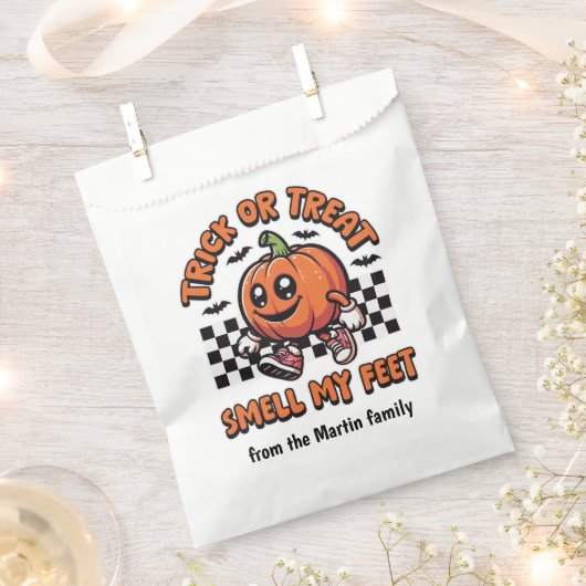 トリックまたはトリートオイ私の足ハロウィーン フェイバーバッグ (クリップ留めされた状態)