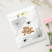 トリックまたはトリートタイポグラフィ(Spiders ID680) フェイバーバッグ (封をした状態)