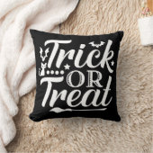 トリックまたはトリートホワイトモダンタイポグラフィハロウィン クッション (ブランケット)