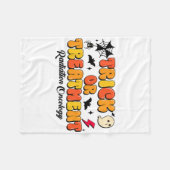 トリックまたはトリートメント放射線腫瘍学ハロウィーン2 フリースブランケット (正面(横))