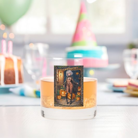 トリックまたはトレーター、勇敢なハロウィーンの衣装の女の子 ウイスキーグラス (インサイチュ (バースデー))