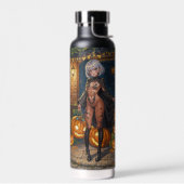 トリックまたはトレーター、勇敢なハロウィーンの衣装の女の子 ウォーターボトル (左面)