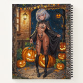 トリックまたはトレーター、勇敢なハロウィーンの衣装の女の子 ノートブック (裏面)