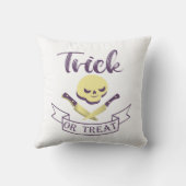 トリックまたは治療スカルクロスボーンハロウィーンリボンT クッション (裏面)