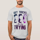 トリックを取るか、スケートボードを試して死ぬ Tシャツ (正面)