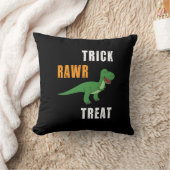 トリックラーが可愛いハロウィーンのティラノサウルスレックス クッション (ブランケット)