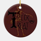 トリック・オア・トリートのハロウィンの骨組厳格なコラージュ セラミックオーナメント (裏面)