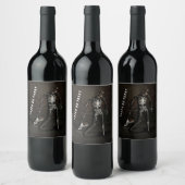 トリック・オア・トリート。骸骨に扮した男性 ワインラベル (ボトル)