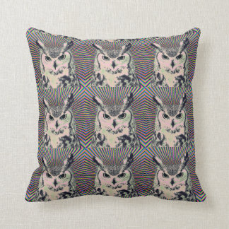 トリップ（幻覚体験）のようななフクロウ クッション