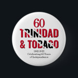 トリニダード60周年独立記念日 缶バッジ<br><div class="desc">独立スタイリッシュ60周年トリニダード祝の60周年における愛国的なトリニダード60周年の独立ボタン。このデザインは、トリニダード・トバゴの有名な黒い旗ストライプのにトリニダード・トバゴを赤いタイポグラフィで60はっきりした、黒い文字で1962年から2022年の間で表示している。1962-2022および60はカスタマイズ可能なので、名前を追加したり、自分の文字を作成したりできます(例えば、家族の名前、グループまたはイベント(または削除)。このトリニダードの独立ボタンは、愛国的なトリニスのための理想的な好意の贈り物または与え祝る – この重要な記念日、誕生日または記念日と結婚、あなたのお祝いや慣例などで。マッチングTRINIDADIANパーティー供給とギフトアイディアは、BereanデザインによるTRINIDAD AT 60 Collectionで入手できる。</div>