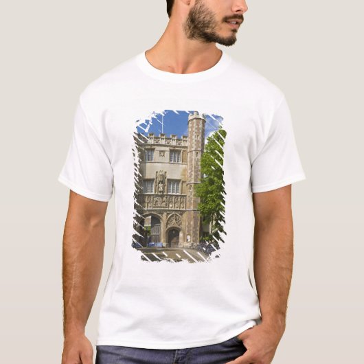 トリニティカレッジの門と一列に並ぶ自転車 Tシャツ (正面)
