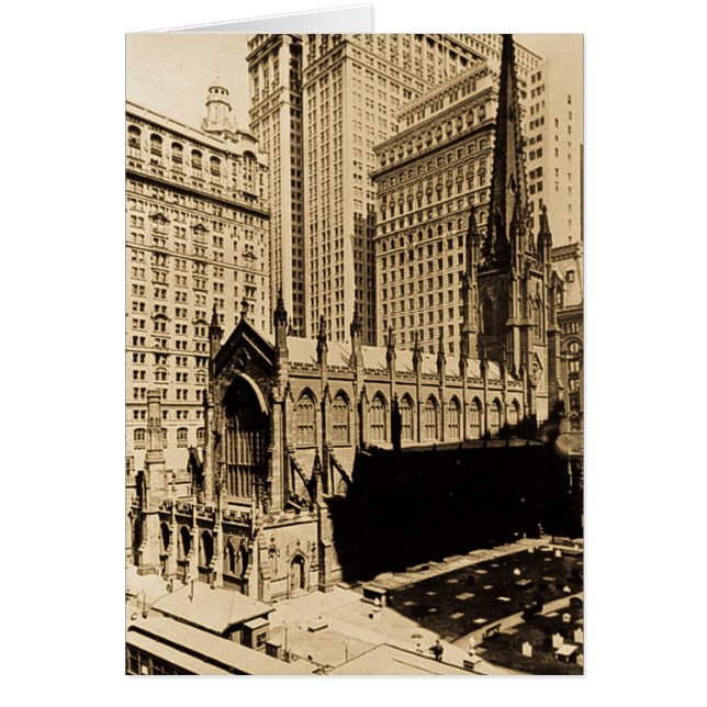 トリニティ教会及び教会ヤードより低いマンハッタンNYC (正面)