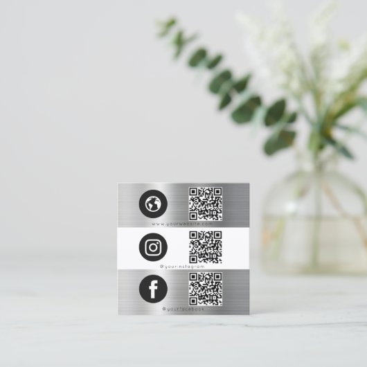 トリプルアイコンQRコードソーシャルメディアシルバーメタル スクエア名刺 (スタンド正面)