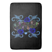 トリプルブラックデイオブザデッドスカルブルーバラ バスマット (正面縦)