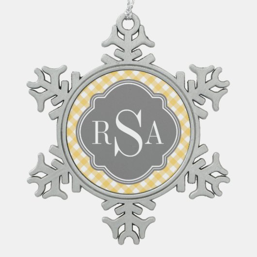 トリプルモノグラムグレーイエローギンガムパターン スノーフレークピューターオーナメント (正面)