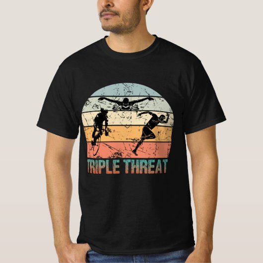 トリプル脅威 – トライアスロンアスリート Tシャツ (正面)