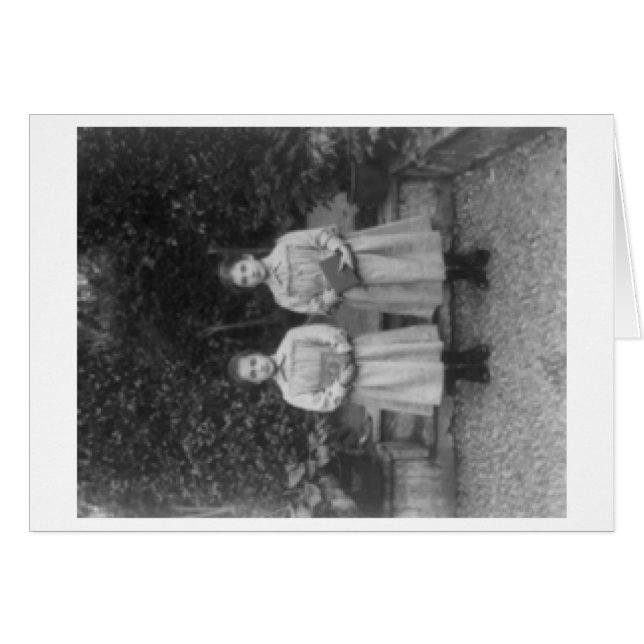 トルコのイスタンブールの私立学校の女の子 (正面横)