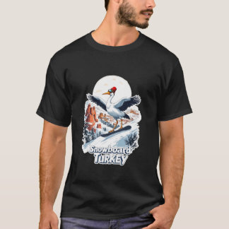 トルコの冬の情景にいるスノーボードをするコウノトリ Tシャツ