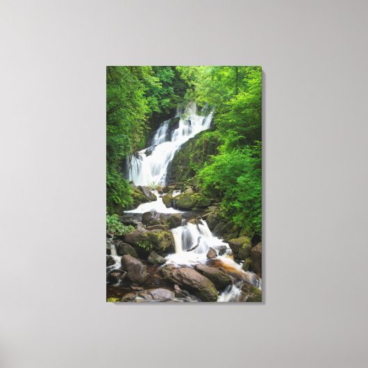 トルック滝の風光明媚なアイルランド キャンバスプリント (正面)