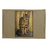 トルトイセシェル猫ポートレート、クローズアップ動物写真 枕カバー (裏面)