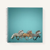 トルト島のトリオ – アイスランドの馬 ノートブック (正面)