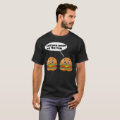 トレイに載ったレタス肉の面白い食べ物  Tシャツ (正面フル)