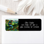 トレイルをハイキングするバックパッキング少女 ラベル (インサイチュ)