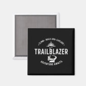 トレイルブレイザー冒険が待っている ハイキング 登山 探索 マグネット (正面/裏面)