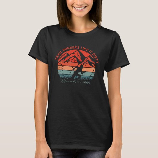 トレイルランナーのような汚い自然山 Tシャツ (正面)