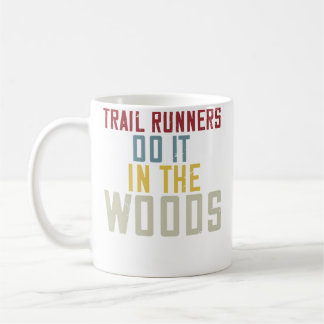 トレイルランナーは森でやるのが楽しい おもしろランニンググッズ コーヒーマグカップ