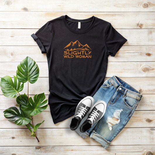 トレッキング好きのための黄色い黒いTシャツ Tシャツ