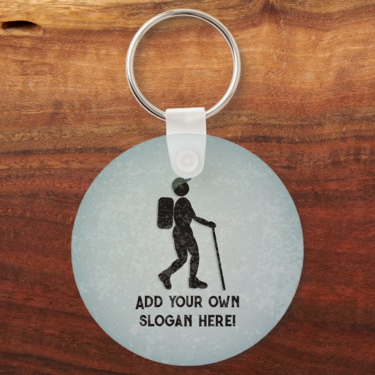 トレックとハイキングをテーマにした歩くガイ、自分の文字 キーホルダー (正面)