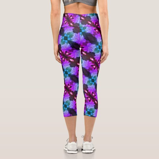 トレリスに囲まれたラベンダークレマチス カプリレギンス (裏面)