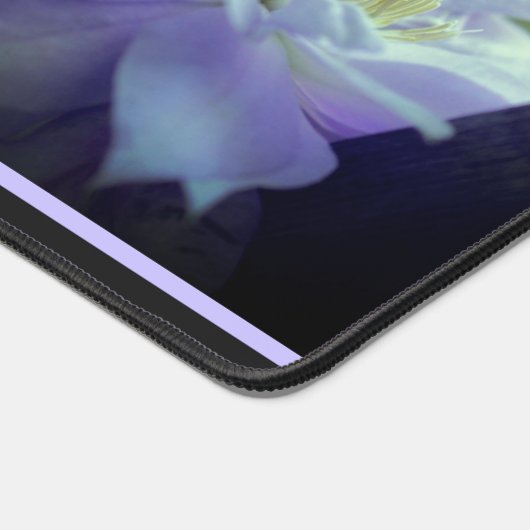 トレリスのラベンダークレマチスパーソナライズされた花 デスクマット (コーナー)