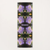 トレリスのラベンダークレマチスパーソナライズされた花 ヨガマット (裏面)