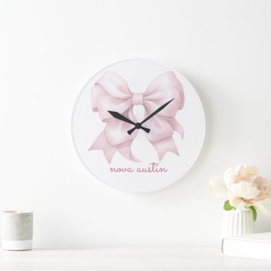 トレンディなピンクの弓　名前のイニシャル入り ラージ壁時計 (ホーム)