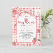 トレンディな水彩草原のイチゴベイビーシャワー 招待状 (スタンド正面)