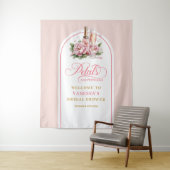 トレンディな花びらとプロセッコのウェディングシャワーの背景 タペストリー (インサイチュ)