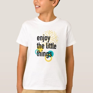 トレンディーおもしろいラトルの幸楽しむせなデザイン Tシャツ