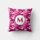 トレンディーかわいいホットピンクデジタル迷彩柄パターンモノグラム クッション (正面)
