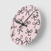 トレンディーかわいい小さな黒い弓ピンク ラウンド壁時計 (傾斜)